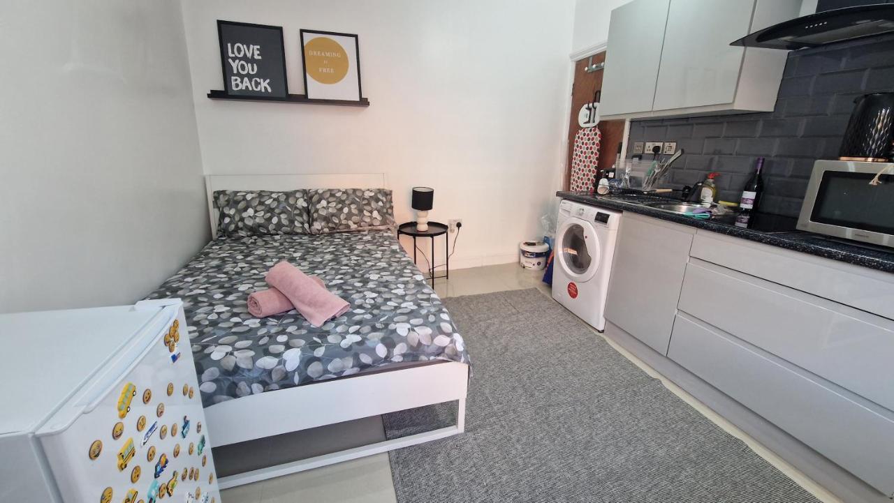 Small Cozy Studio Zone 1 London Bagian luar foto
